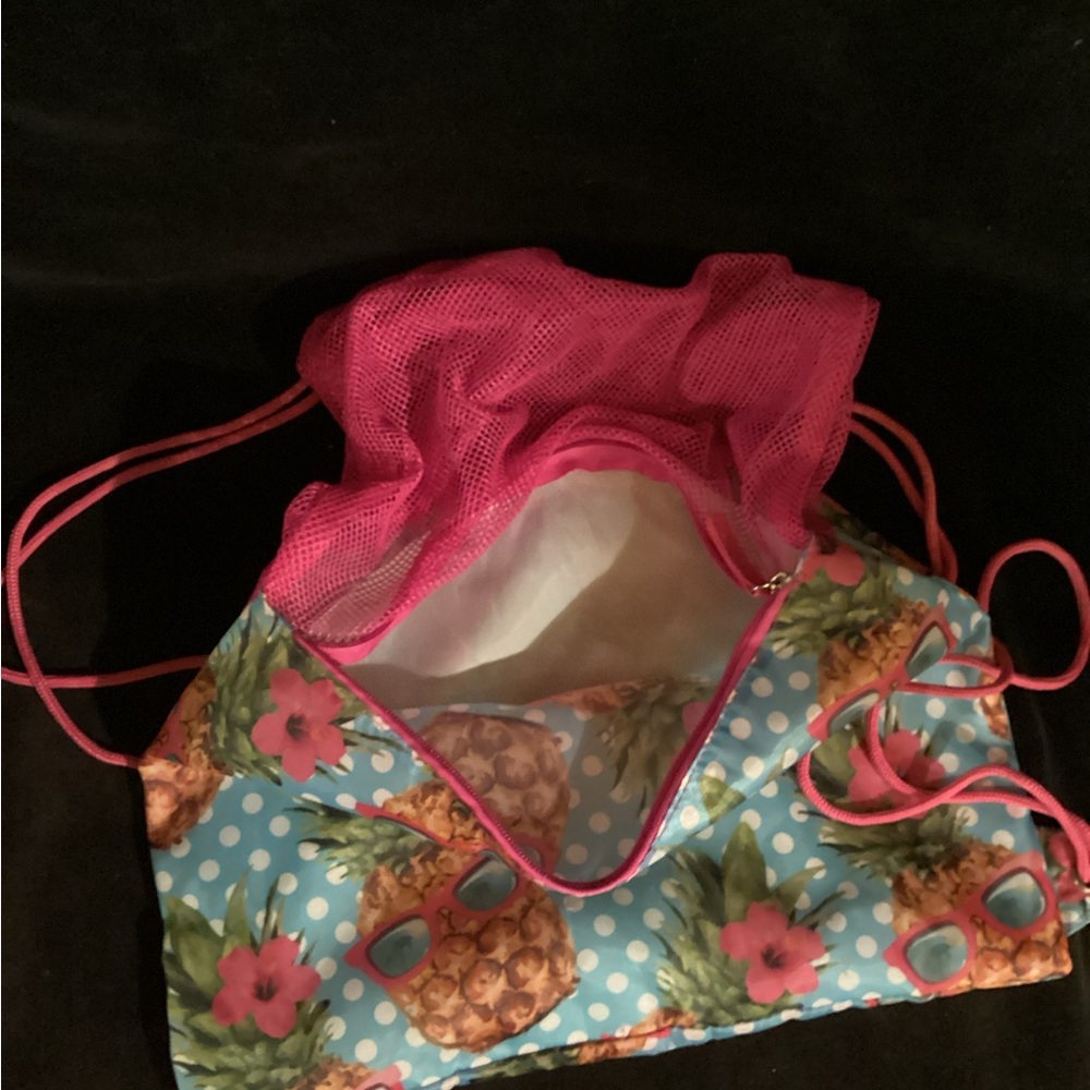 String Backpack/Gym Bag w/ pineapples - Picture 3 of 6